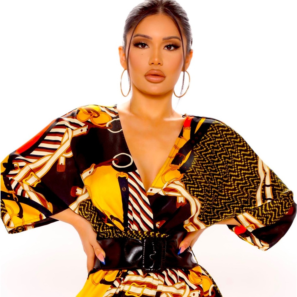 XS- Fashion Nova NWT Belted High Low Baroque Print